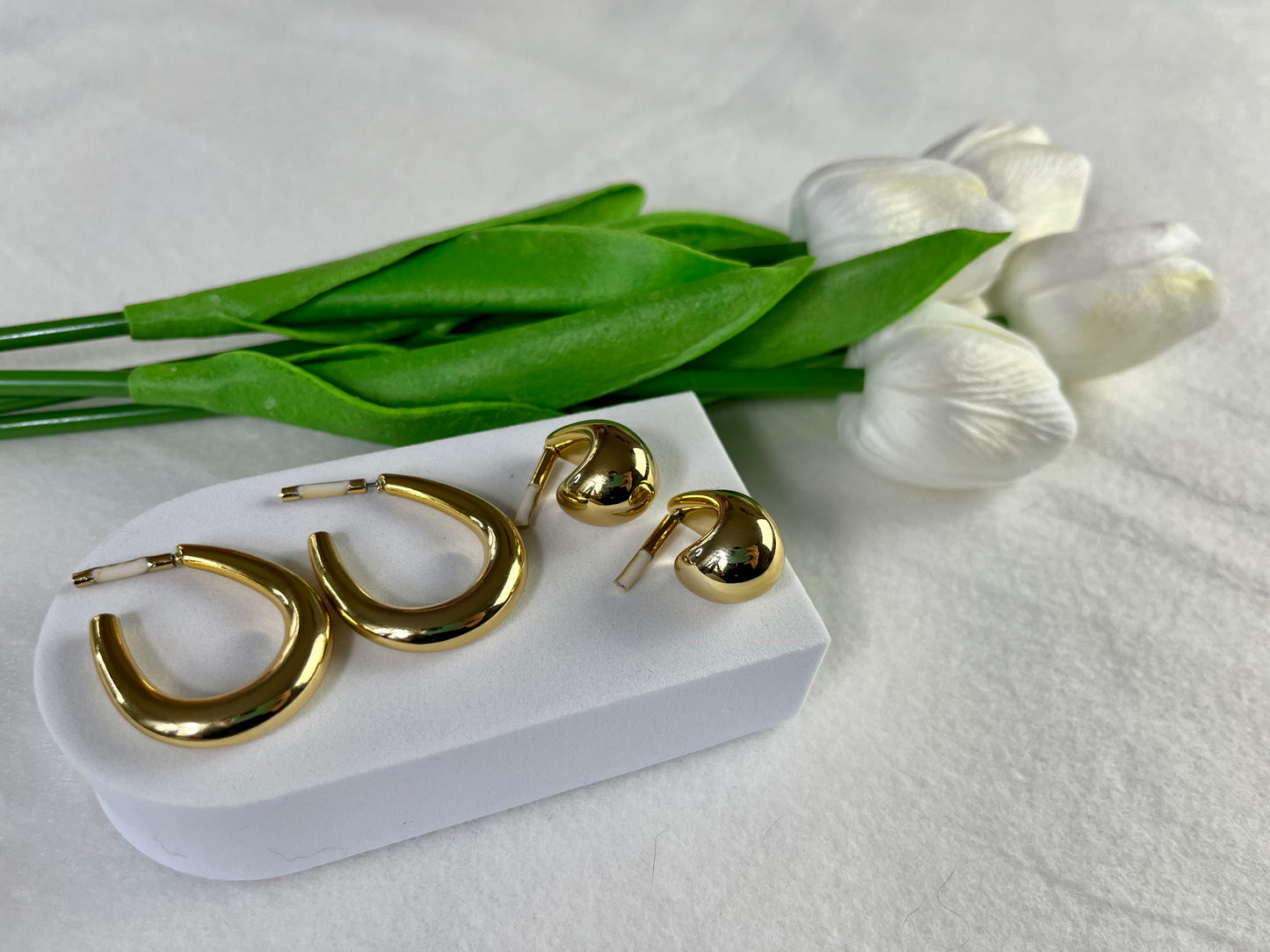 Ensemble de deux paires de boucles d'oreilles