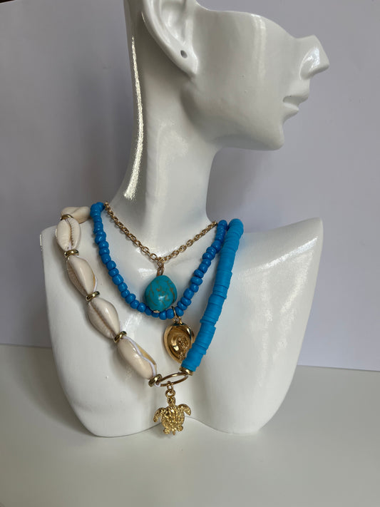 Ensemble de colliers coquillages et perles bleu