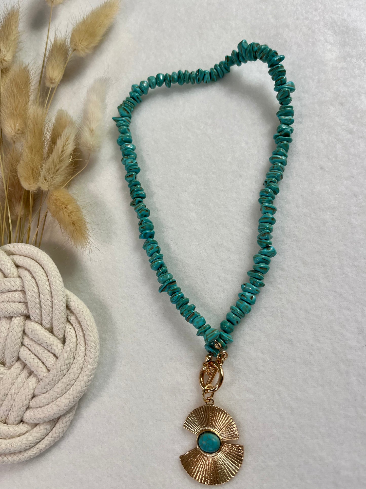 Collier en perle bleu turquoise